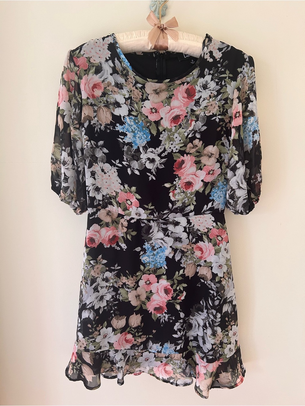 Lulus “Spring My Bell” Floral Chiffon Puff Sleeves Mini Dress 
Size: Small 
EUC